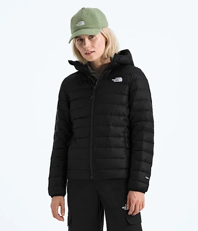 Giacca classica da donna con cappuccio e imbottitura in piuma Giacca classica da donna con cappuccio e imbottitura in piuma
