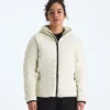 Giacca classica da donna con cappuccio e imbottitura in piuma Giacca classica da donna con cappuccio e imbottitura in piuma