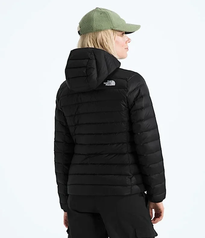 Giacca classica da donna con cappuccio e imbottitura in piuma Giacca classica da donna con cappuccio e imbottitura in piuma