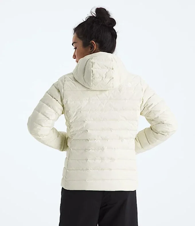 Giacca classica da donna con cappuccio e imbottitura in piuma Giacca classica da donna con cappuccio e imbottitura in piuma