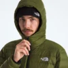 Giacca classica da uomo con cappuccio e imbottitura in piuma Giacca classica da uomo con cappuccio e imbottitura in piuma