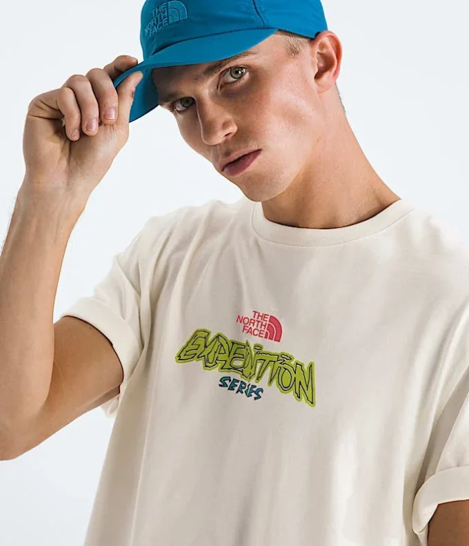 Maglietta a maniche corte da uomo TNF™ Essential Expedition Series — Grafica Maglietta a maniche corte da uomo TNF™ Essential Expedition Series — Grafica