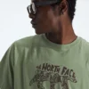 T-shirt a maniche corte Evolution TNF™ Bear da uomo — Grafica T-shirt a maniche corte Evolution TNF™ Bear da uomo — Grafica