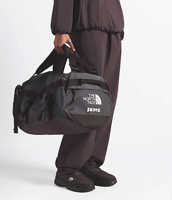 The North Face X SKIMS Base Camp Duffel – Piccolo The North Face X SKIMS Base Camp Duffel – Piccolo