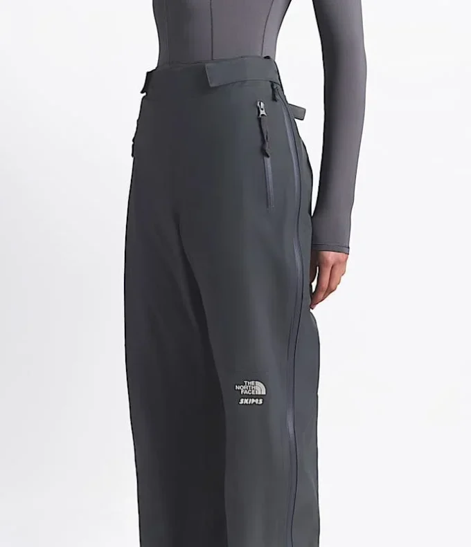 The North Face X SKIMS Pantaloni da donna con nastro termosaldato The North Face X SKIMS Pantaloni da donna con nastro termosaldato