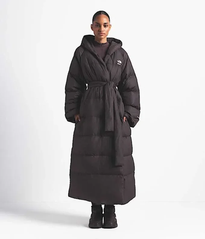The North Face X SKIMS Parka avvolgente Nuptse da donna The North Face X SKIMS Parka avvolgente Nuptse da donna