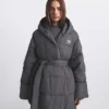 The North Face X SKIMS Parka avvolgente Nuptse da donna The North Face X SKIMS Parka avvolgente Nuptse da donna