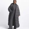 The North Face X SKIMS Parka avvolgente Nuptse da donna The North Face X SKIMS Parka avvolgente Nuptse da donna