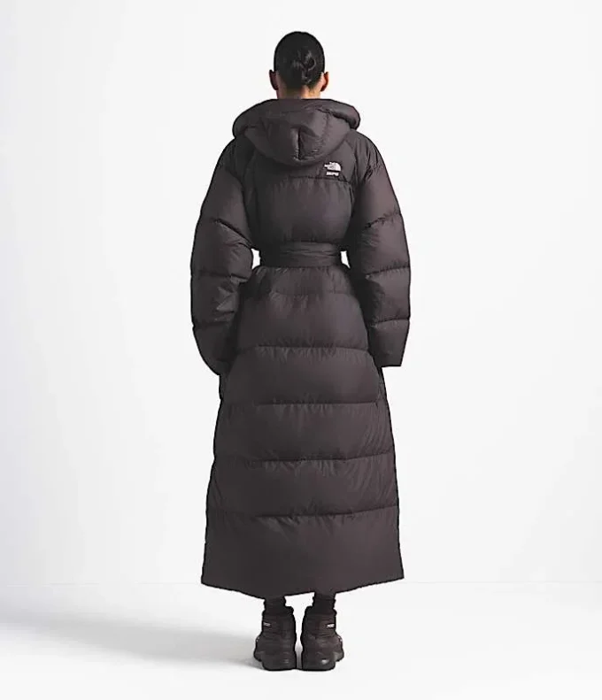 The North Face X SKIMS Parka avvolgente Nuptse da donna The North Face X SKIMS Parka avvolgente Nuptse da donna