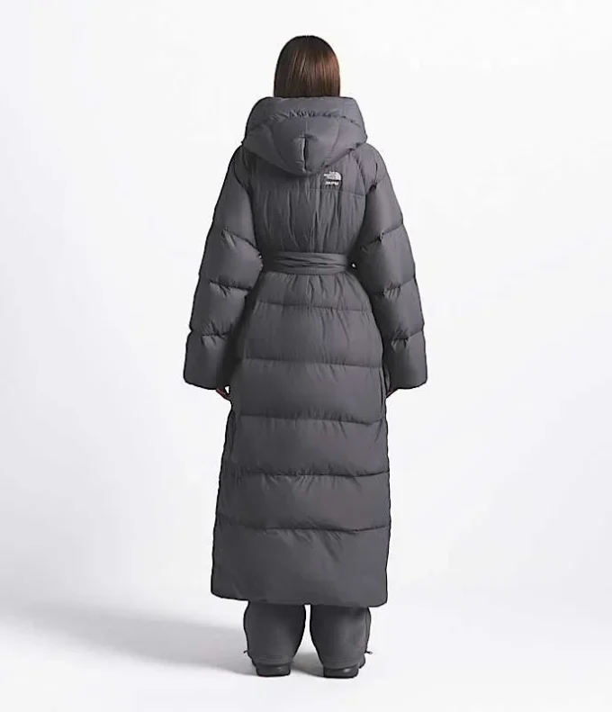 The North Face X SKIMS Parka avvolgente Nuptse da donna The North Face X SKIMS Parka avvolgente Nuptse da donna